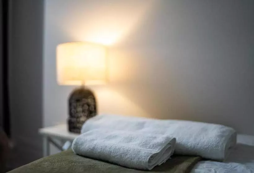 پانسیون Smart Tv | Wifi | Free Parking