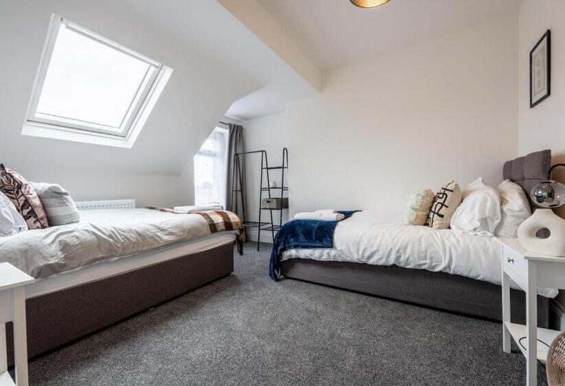 پانسیون Smart Tv | Wifi | Free Parking