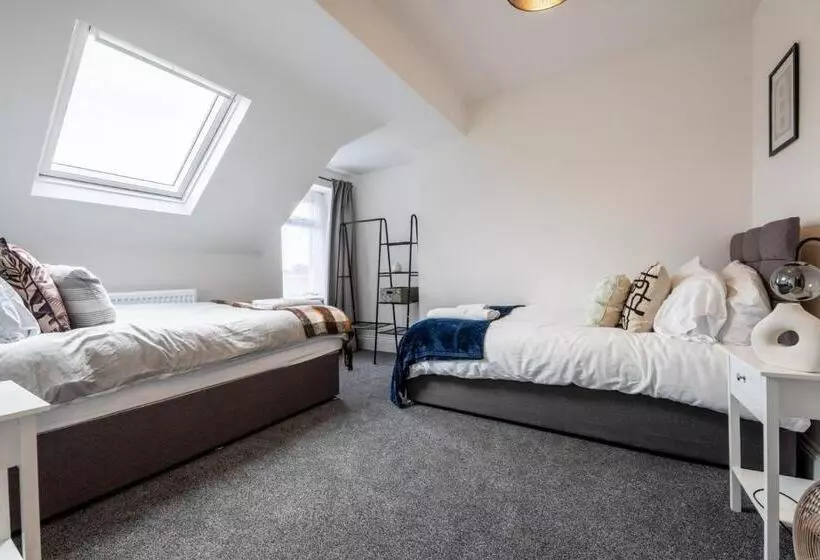 پانسیون Smart Tv | Wifi | Free Parking