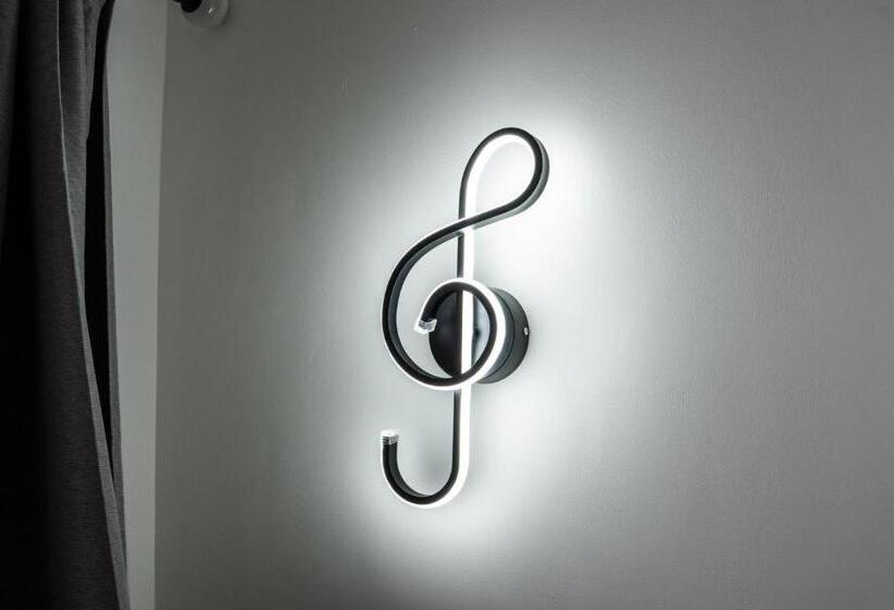 پانسیون Smart Tv | Wifi | Free Parking