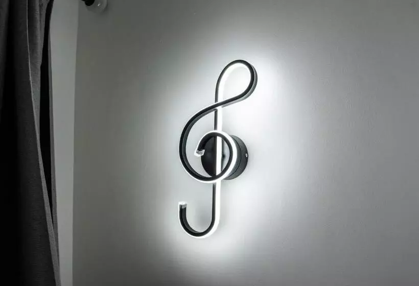 پانسیون Smart Tv | Wifi | Free Parking