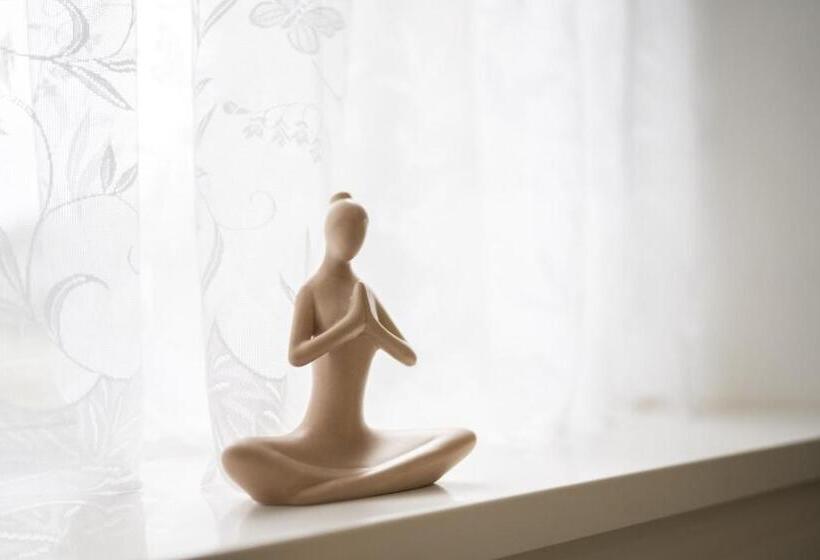 پانسیون Smart Tv | Wifi | Free Parking