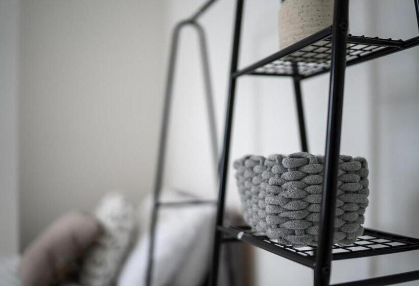 پانسیون Smart Tv | Wifi | Free Parking