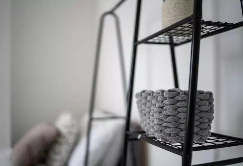 پانسیون Smart Tv | Wifi | Free Parking