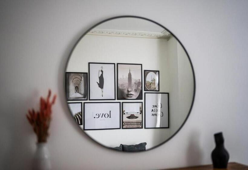 پانسیون Smart Tv | Wifi | Free Parking