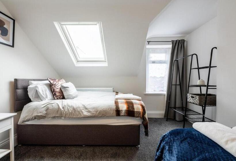 پانسیون Smart Tv | Wifi | Free Parking