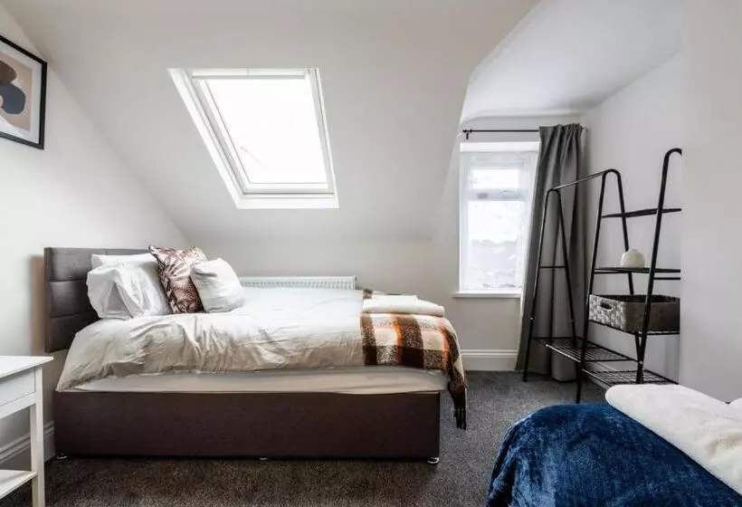 پانسیون Smart Tv | Wifi | Free Parking