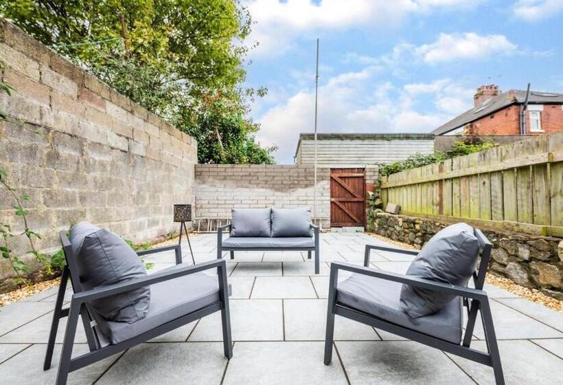 پانسیون Smart Tv | Wifi | Free Parking