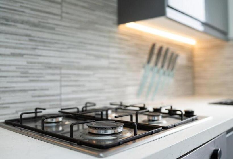 پانسیون Smart Tv | Wifi | Free Parking