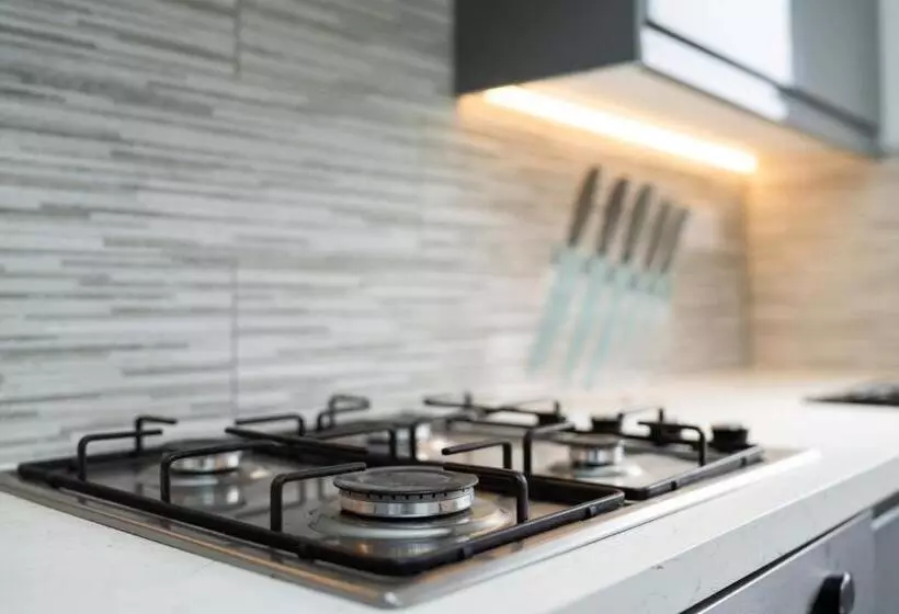 پانسیون Smart Tv | Wifi | Free Parking