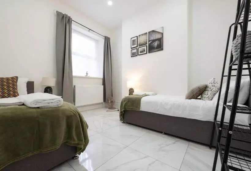 پانسیون Smart Tv | Wifi | Free Parking