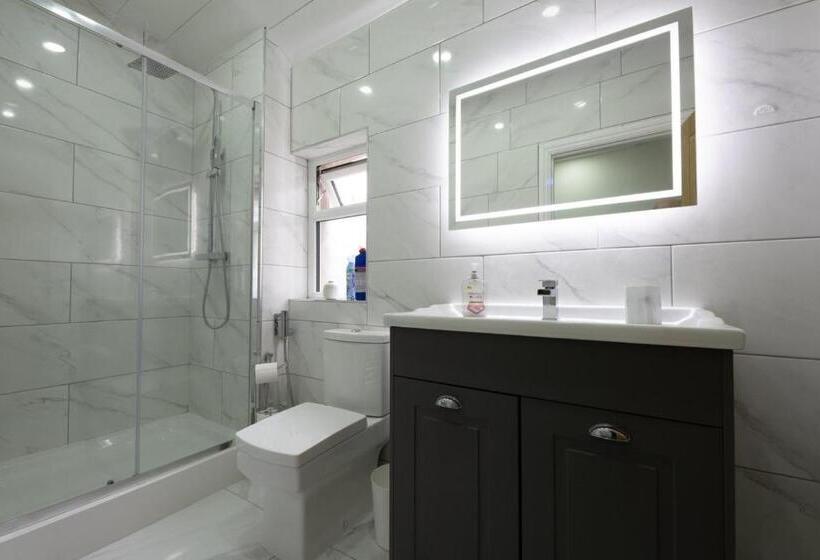 پانسیون Smart Tv | Wifi | Free Parking