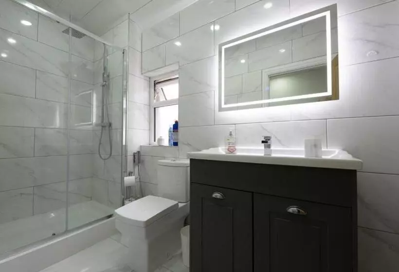 پانسیون Smart Tv | Wifi | Free Parking