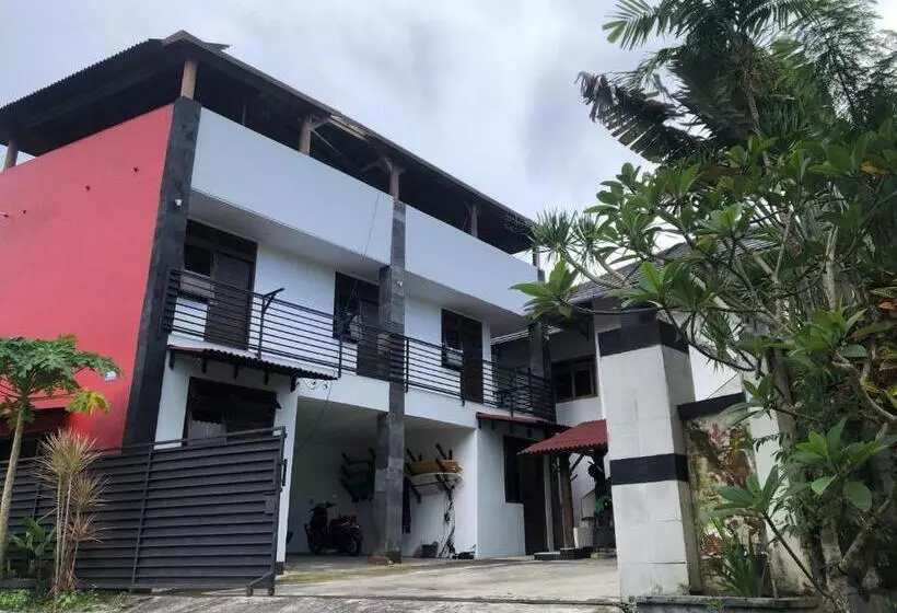 ペンション Surf Bali Villa