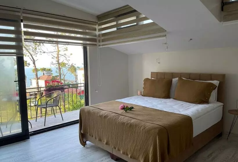 Hotelli Lalezar Sea & Garden