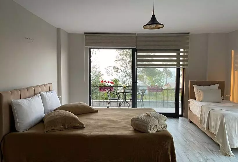 Hotelli Lalezar Sea & Garden