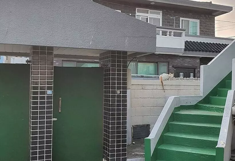 ペンション Jeju Airport First Night Guesthouse
