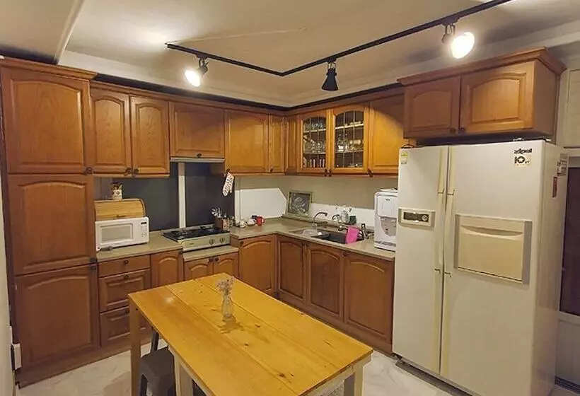 ペンション Jeju Airport First Night Guesthouse