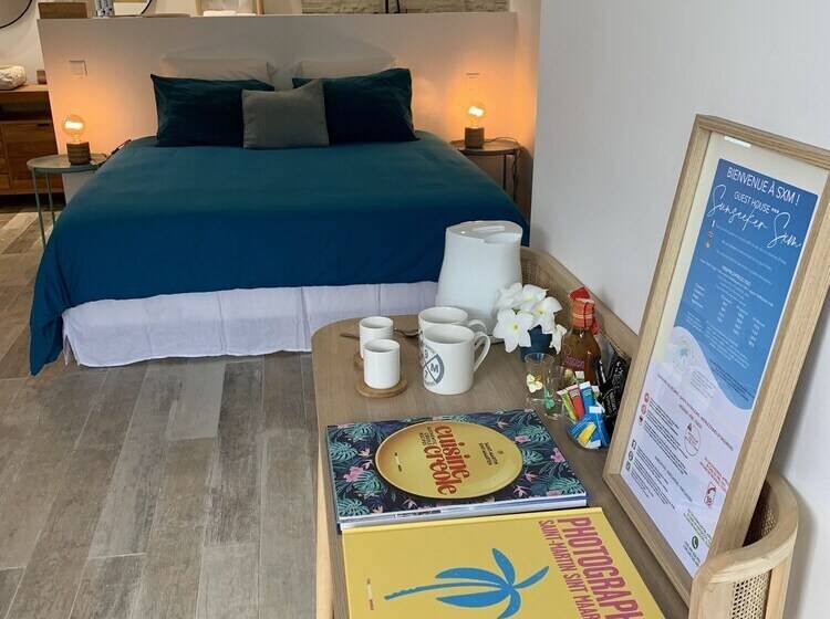 پانسیون Sunseeker Sxm