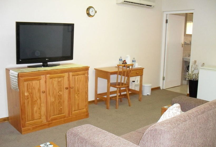 8 Royal Palm Bed & Breakfast