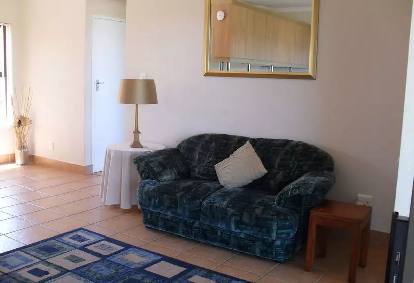 8 Royal Palm Bed & Breakfast