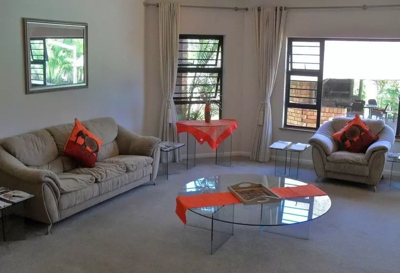 8 Royal Palm Bed & Breakfast