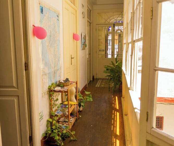 Hostel Albergue La Casa Encantada