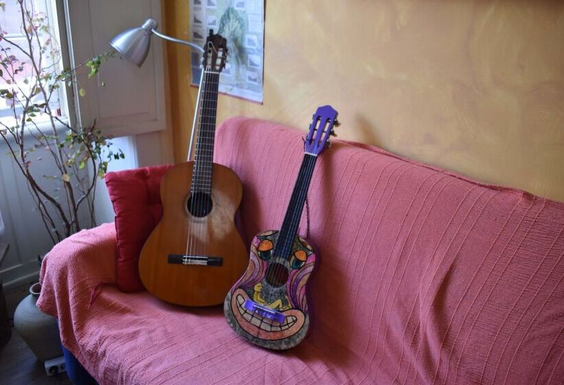 Hostel Albergue La Casa Encantada