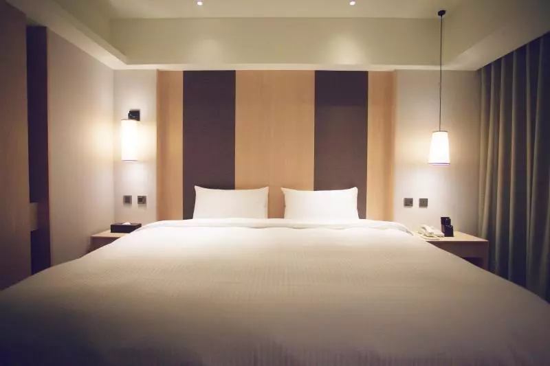 هتل Inn By The Village