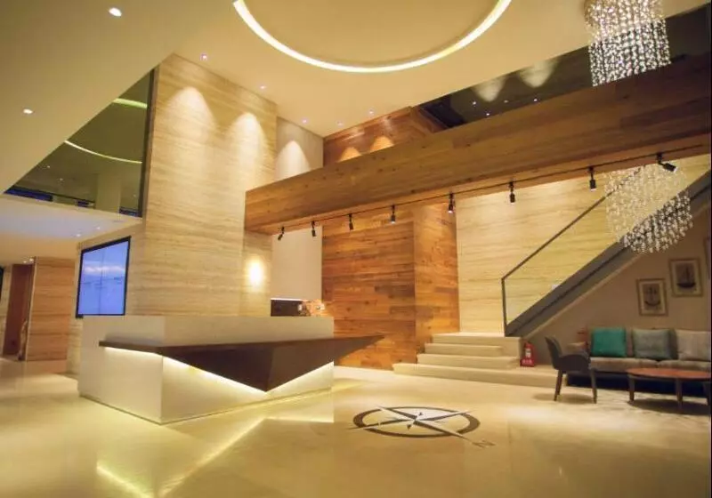 هتل Inn By The Village