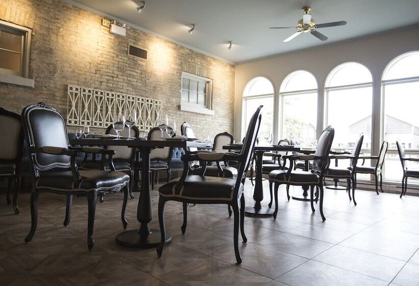 The Little Inn Of Bayfield