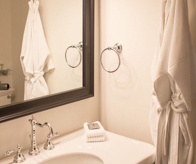 The Little Inn Of Bayfield