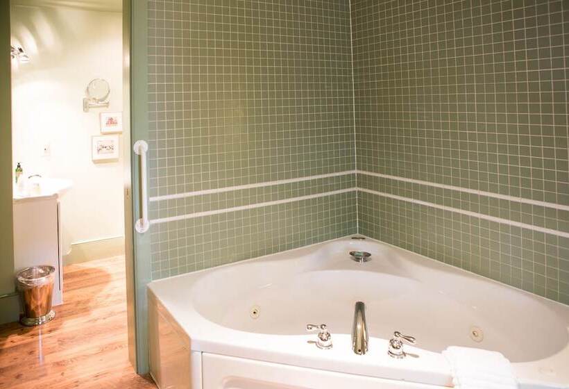 The Little Inn Of Bayfield