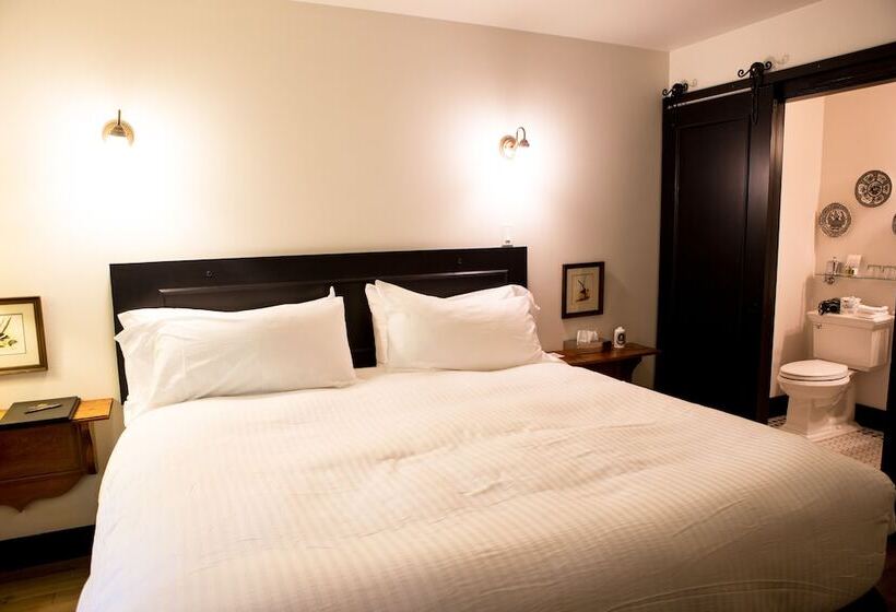 The Little Inn Of Bayfield