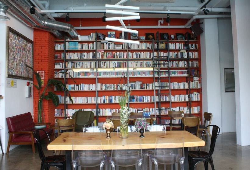 Andong Poonggyung Hostel N Library