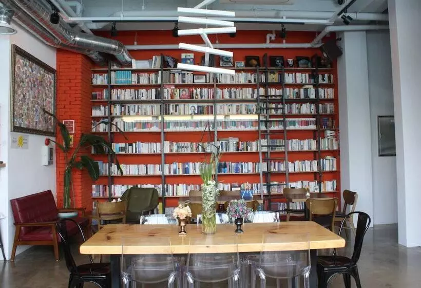Andong Poonggyung Hostel N Library