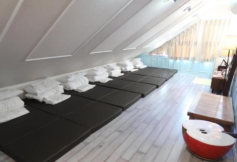 Andong Poonggyung Hostel N Library