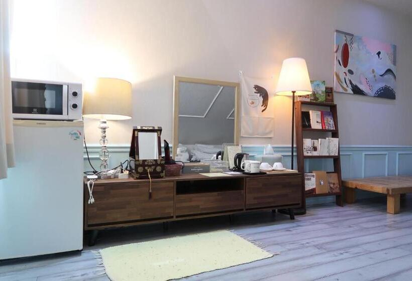 Andong Poonggyung Hostel N Library