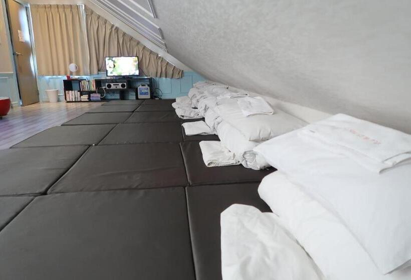 Andong Poonggyung Hostel N Library