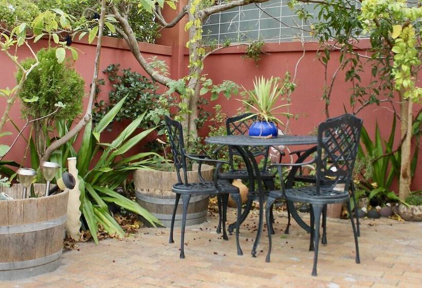 민박 John Bauer Pottery Studio