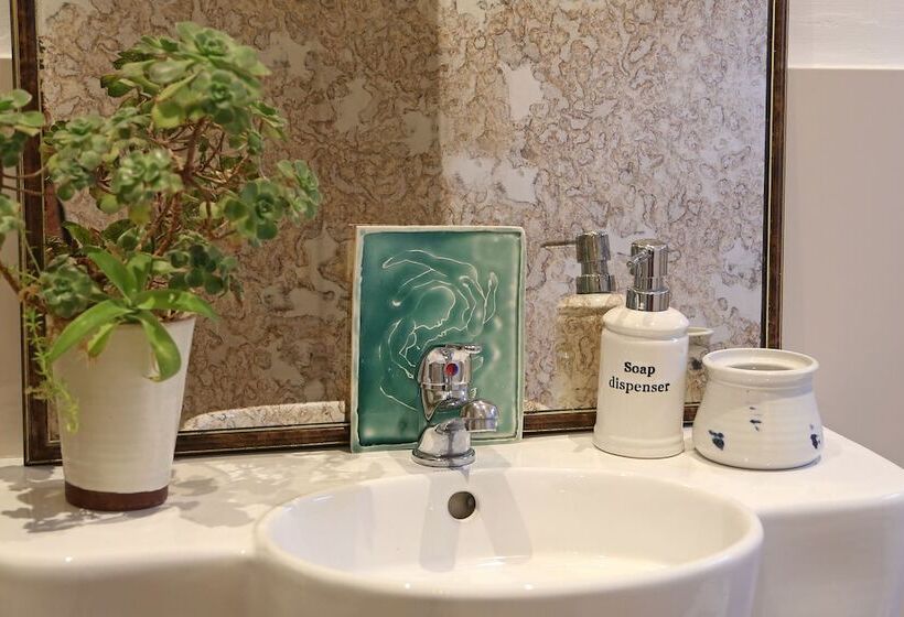 민박 John Bauer Pottery Studio