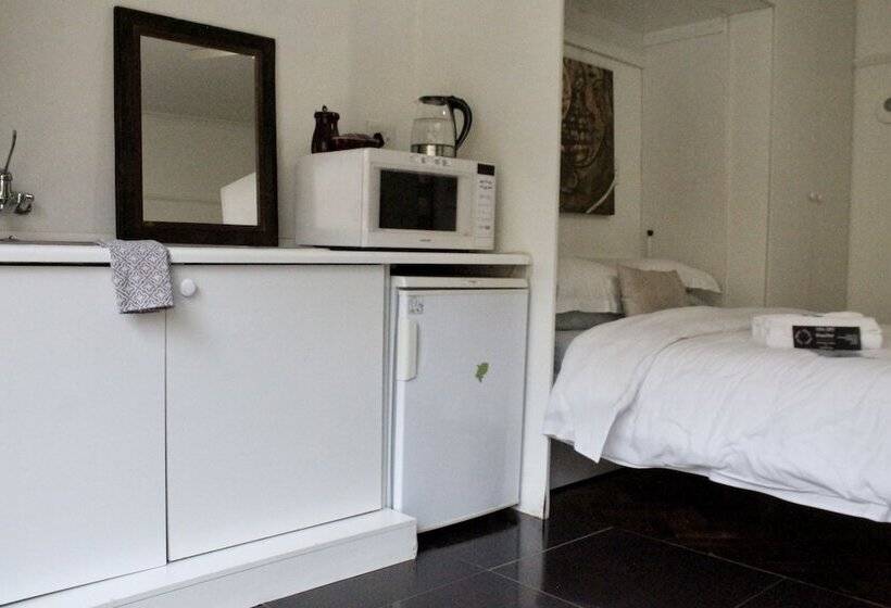 민박 John Bauer Pottery Studio