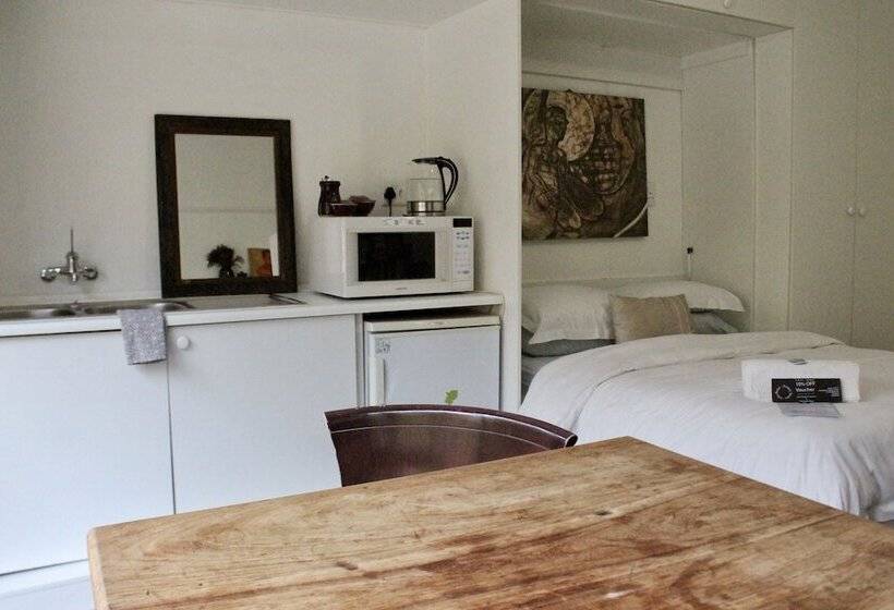 민박 John Bauer Pottery Studio