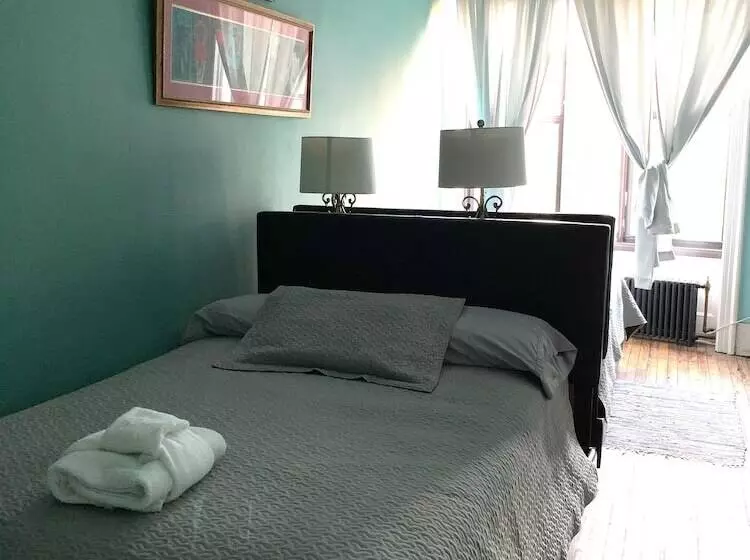 تختخواب و صبحانه The Melva Inn Harlem