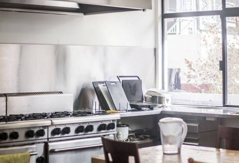 Downtown Backpackers Hostel Perth Note Valid Passport Required For Check In