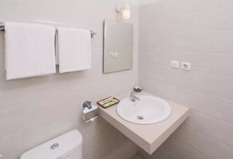 Hotelli Cengkareng Transit
