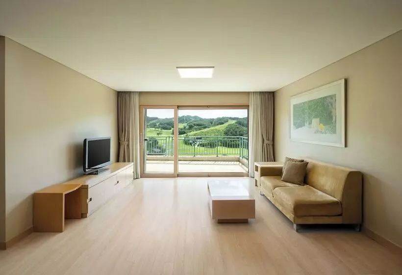 Oak Valley Resort