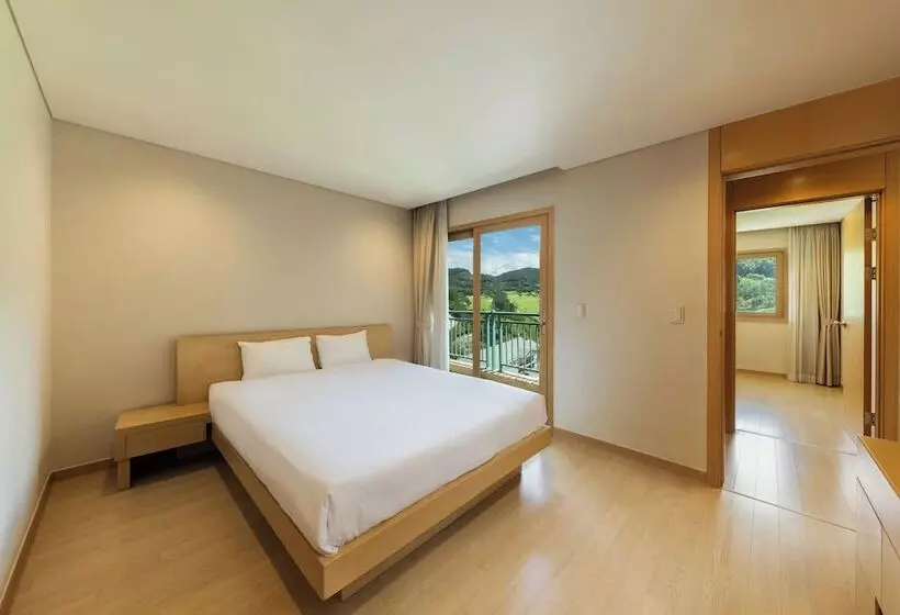 Oak Valley Resort