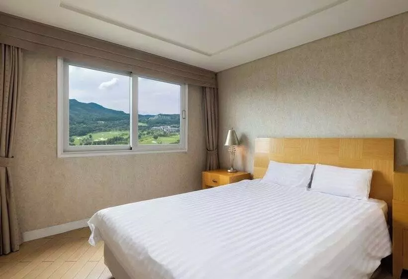 Oak Valley Resort