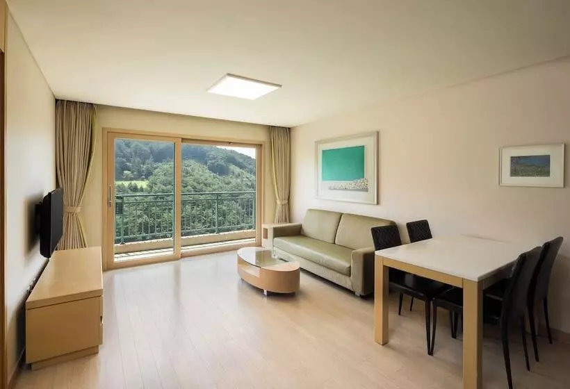 Oak Valley Resort